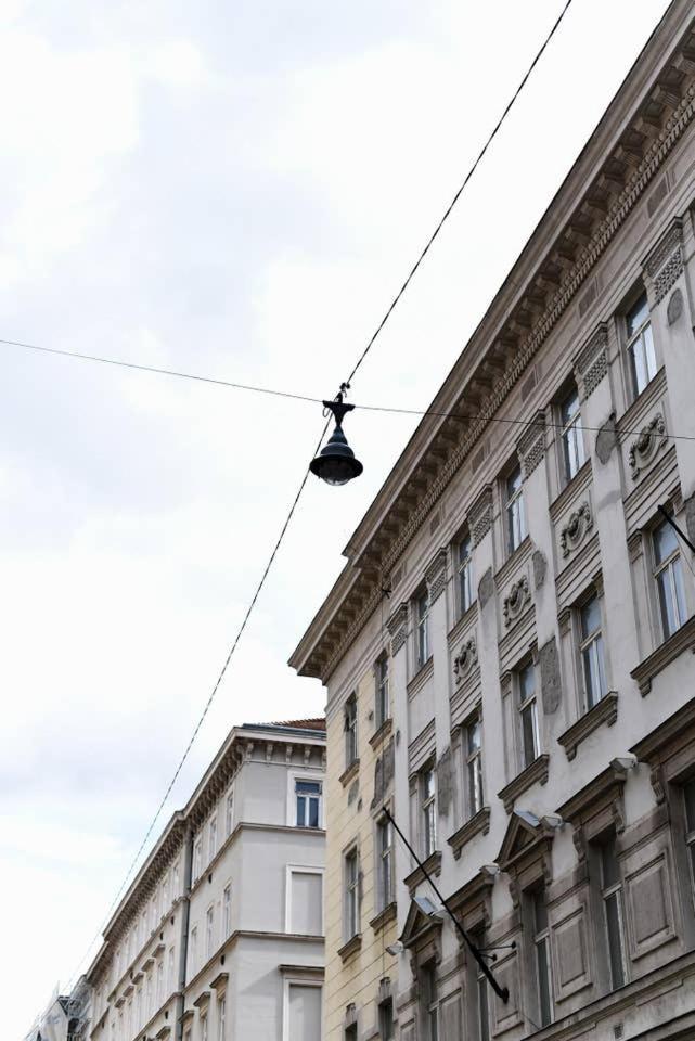 Very Central Apartment Close To Basilica Будапеща Екстериор снимка