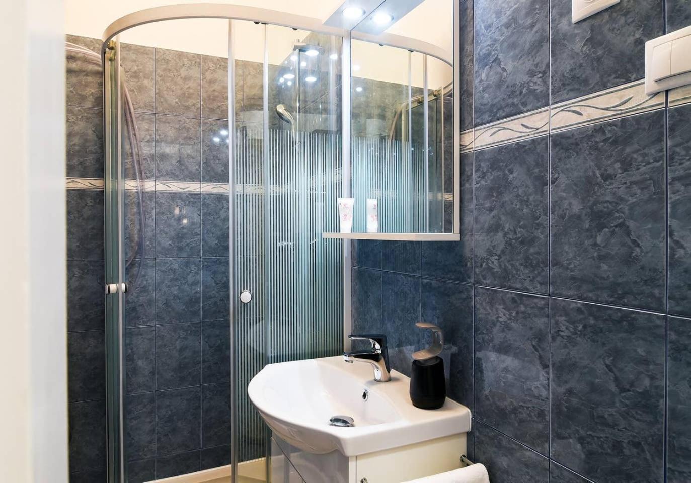 Very Central Apartment Close To Basilica Будапеща Екстериор снимка